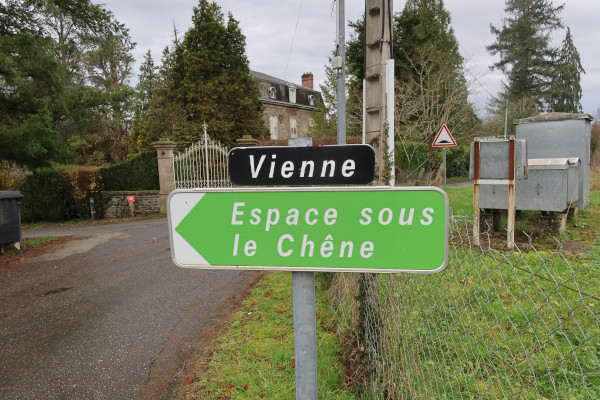 A l'abrit du chêne poussent des escrocs