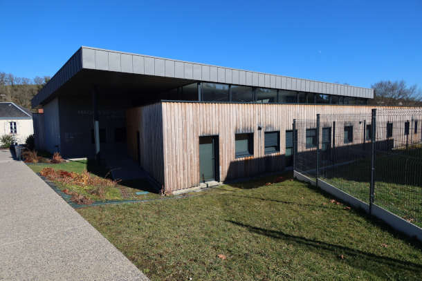 La maison médicale s'intègre parfaitement dans l'architecture de la ville