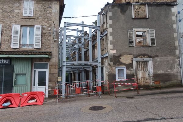 Aixe sur Vienne, une ville en ruine
