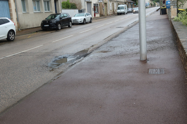 Les voies de circulation d'Aixe sur Vienne sont en ruine